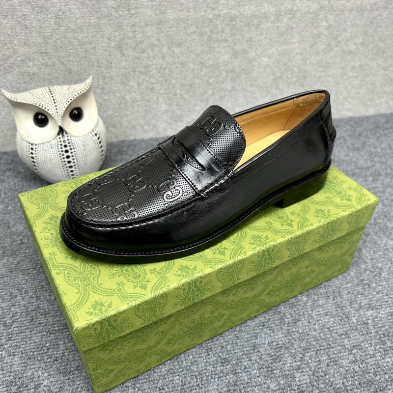 G*u*i leather shoes